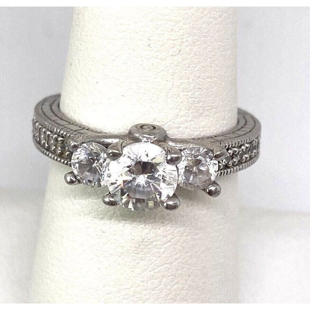 925 STERLING SILVER RING WITH CZ   SIZE 7